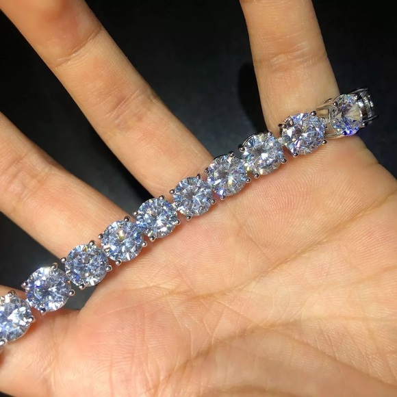 18k 46ct Solitaire Tennis Bracelet - Picture 8 of 11